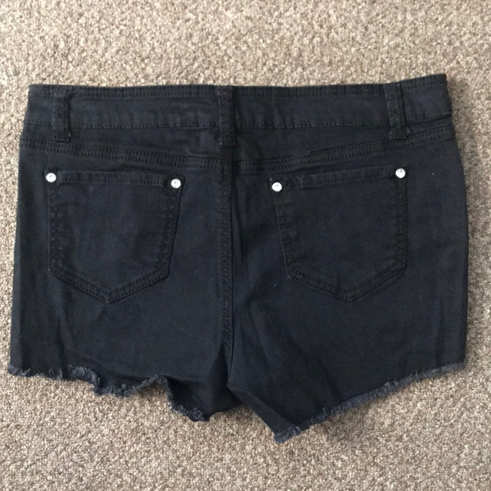 💥SALE💥 🔴2/$10 Rue21 Crotchet/Jeweled Mid Rise Shorts - Picture 2 of 9